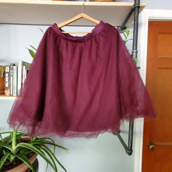 Burgundy tulle skirt - Picture 2 of 4